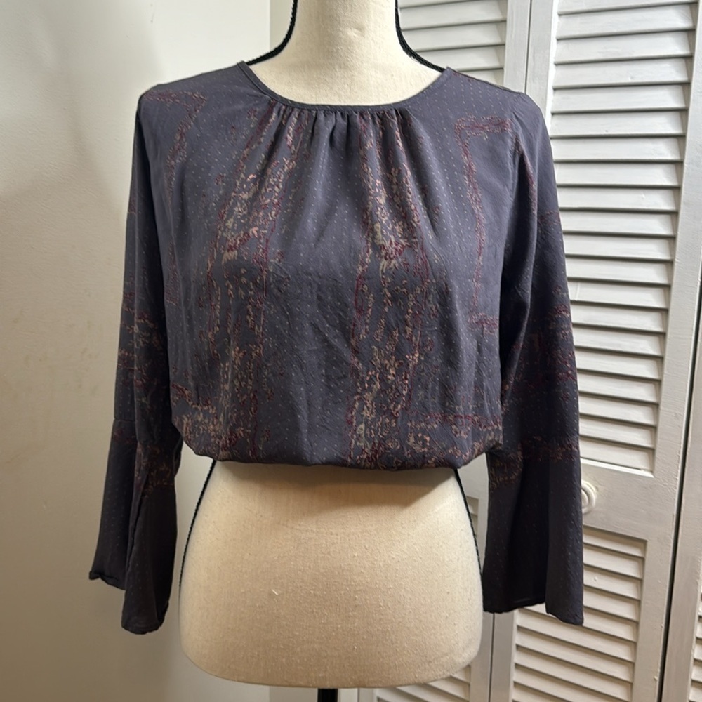 Melrose and Market Purple Print Open Back Tie Bell Sleeve Crop Top.  Size XSP